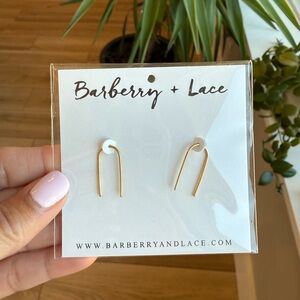🍒 2/$20 - Barberry & Lace Open Arc Earrings - Gold